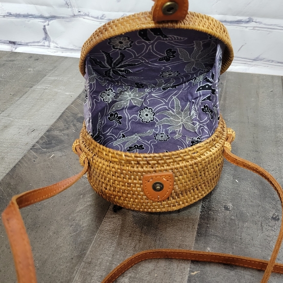 Round Rattan Purse - Picture 6 of 9